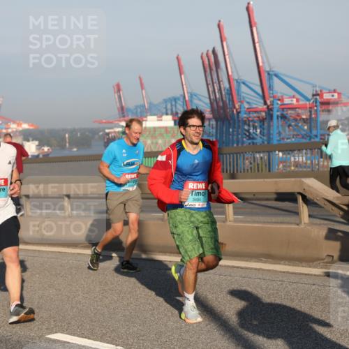03.10.2025 - Köhlbrandbrückenlauf Yannick Fuchs http://msf.ph/oto/9150251 03.10.2025 08:42:09 Position 2 3481, 3484 meine-sportfotos.de
