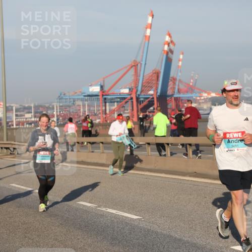 03.10.2025 - Köhlbrandbrückenlauf Yannick Fuchs http://msf.ph/oto/9150258 03.10.2025 08:42:09 Position 2 3481 meine-sportfotos.de