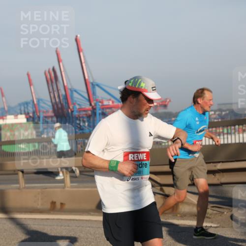 03.10.2025 - Köhlbrandbrückenlauf Yannick Fuchs http://msf.ph/oto/9150270 03.10.2025 08:42:10 Position 2 481 meine-sportfotos.de