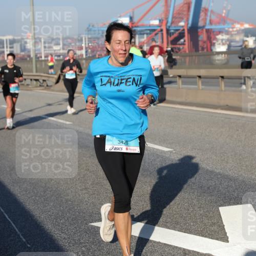 03.10.2025 - Köhlbrandbrückenlauf Yannick Fuchs http://msf.ph/oto/9150282 03.10.2025 08:42:12 Position 2 3425, 3278 meine-sportfotos.de