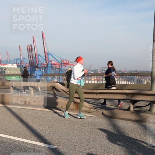 03.10.2025 - Köhlbrandbrückenlauf Yannick Fuchs http://msf.ph/oto/9150300 03.10.2025 08:42:14 Position 2 118 meine-sportfotos.de