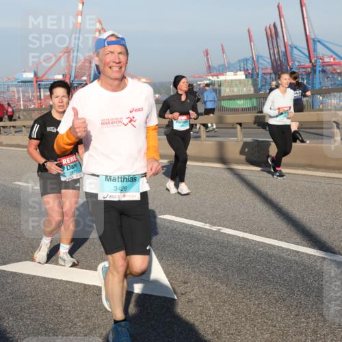 03.10.2025 - Köhlbrandbrückenlauf Yannick Fuchs http://msf.ph/oto/9150311 03.10.2025 08:42:16 Position 2 2671, 3426 meine-sportfotos.de