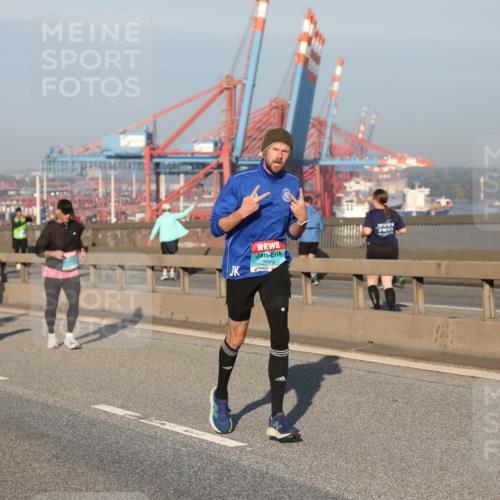 03.10.2025 - Köhlbrandbrückenlauf Yannick Fuchs http://msf.ph/oto/9150339 03.10.2025 08:42:19 Position 2 2029 meine-sportfotos.de