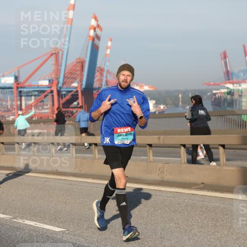 03.10.2025 - Köhlbrandbrückenlauf Yannick Fuchs http://msf.ph/oto/9150348 03.10.2025 08:42:20 Position 2 2029 meine-sportfotos.de