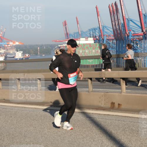 03.10.2025 - Köhlbrandbrückenlauf Yannick Fuchs http://msf.ph/oto/9150390 03.10.2025 08:42:23 Position 2  meine-sportfotos.de