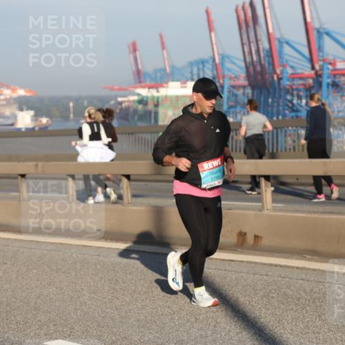 03.10.2025 - Köhlbrandbrückenlauf Yannick Fuchs http://msf.ph/oto/9150397 03.10.2025 08:42:23 Position 2 203, 3799 meine-sportfotos.de