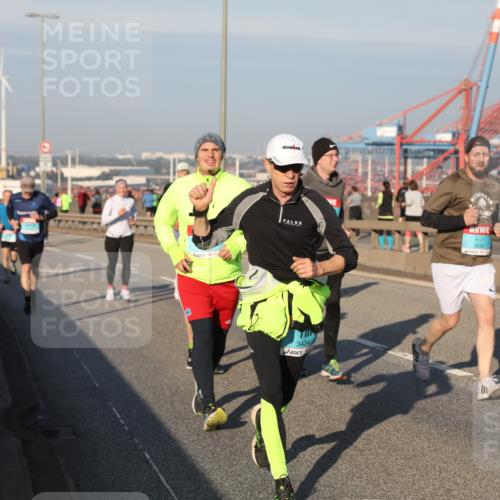 03.10.2025 - Köhlbrandbrückenlauf Yannick Fuchs http://msf.ph/oto/9150480 03.10.2025 08:42:32 Position 2 3835, 3434 meine-sportfotos.de