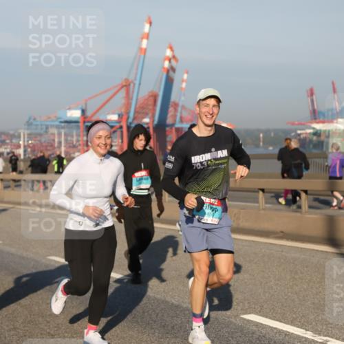 03.10.2025 - Köhlbrandbrückenlauf Yannick Fuchs http://msf.ph/oto/9150525 03.10.2025 08:42:36 Position 2 1250, 70, 3, 486 meine-sportfotos.de