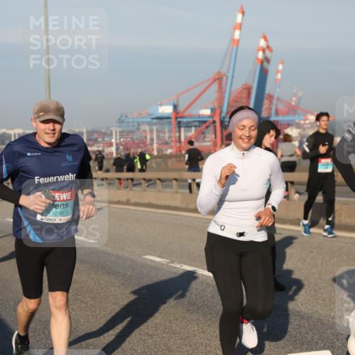03.10.2025 - Köhlbrandbrückenlauf Yannick Fuchs http://msf.ph/oto/9150530 03.10.2025 08:42:37 Position 2 1250, 70, 3, 1486 meine-sportfotos.de