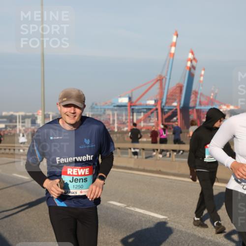 03.10.2025 - Köhlbrandbrückenlauf Yannick Fuchs http://msf.ph/oto/9150537 03.10.2025 08:42:37 Position 2 1250 meine-sportfotos.de