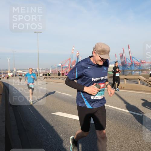 03.10.2025 - Köhlbrandbrückenlauf Yannick Fuchs http://msf.ph/oto/9150541 03.10.2025 08:42:38 Position 2 1250 meine-sportfotos.de