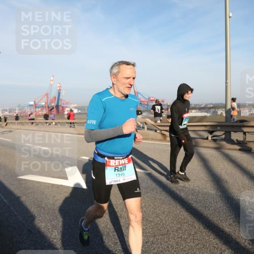 03.10.2025 - Köhlbrandbrückenlauf Yannick Fuchs http://msf.ph/oto/9150572 03.10.2025 08:42:41 Position 2 1319 meine-sportfotos.de