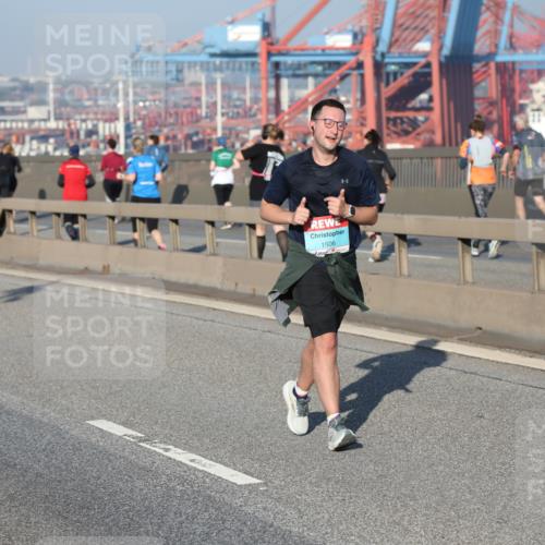 03.10.2025 - Köhlbrandbrückenlauf Yannick Fuchs http://msf.ph/oto/9150596 03.10.2025 08:42:48 Position 2 1506 meine-sportfotos.de