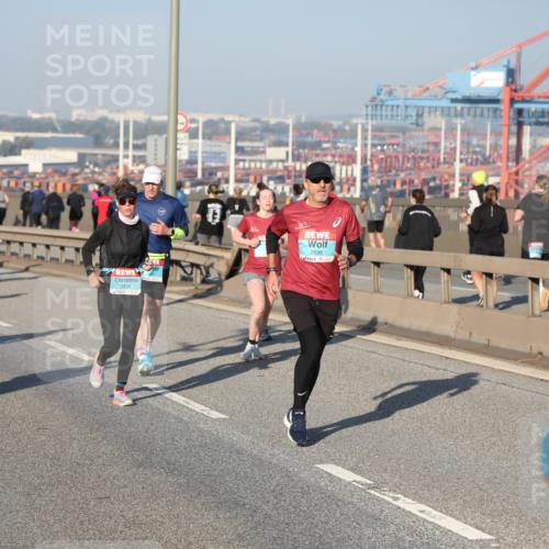 03.10.2025 - Köhlbrandbrückenlauf Yannick Fuchs http://msf.ph/oto/9150627 03.10.2025 08:42:55 Position 2 2814, 2696 meine-sportfotos.de