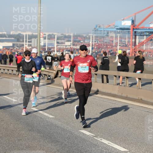 03.10.2025 - Köhlbrandbrückenlauf Yannick Fuchs http://msf.ph/oto/9150630 03.10.2025 08:42:55 Position 2 2696 meine-sportfotos.de