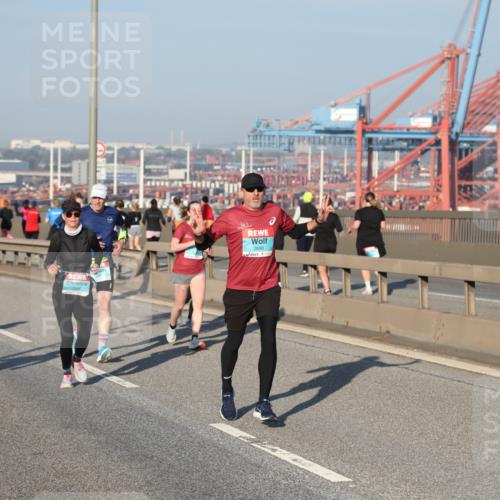 03.10.2025 - Köhlbrandbrückenlauf Yannick Fuchs http://msf.ph/oto/9150633 03.10.2025 08:42:55 Position 2 2814, 2696 meine-sportfotos.de