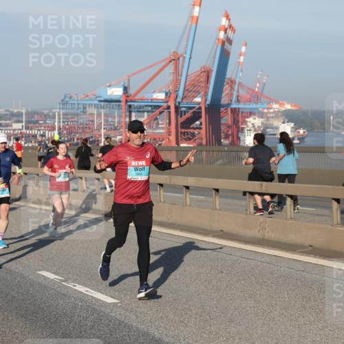 03.10.2025 - Köhlbrandbrückenlauf Yannick Fuchs http://msf.ph/oto/9150649 03.10.2025 08:42:56 Position 2 2696 meine-sportfotos.de