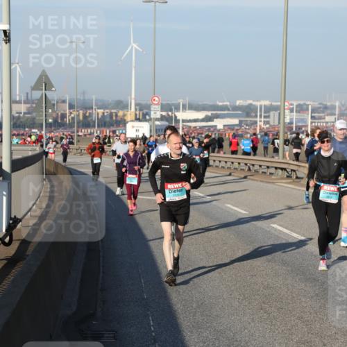 03.10.2025 - Köhlbrandbrückenlauf Yannick Fuchs http://msf.ph/oto/9150657 03.10.2025 08:42:57 Position 2 3320, 1, 2814 meine-sportfotos.de
