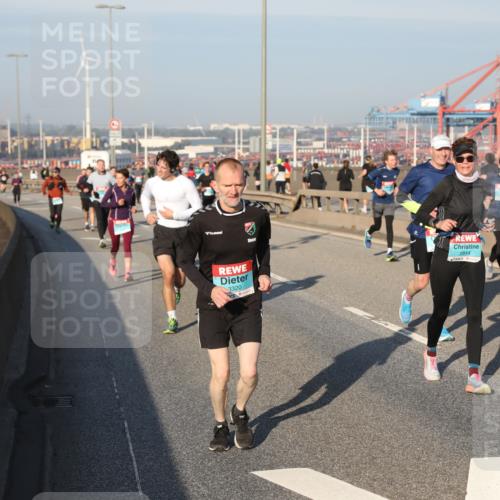 03.10.2025 - Köhlbrandbrückenlauf Yannick Fuchs http://msf.ph/oto/9150676 03.10.2025 08:42:58 Position 2 3320 meine-sportfotos.de