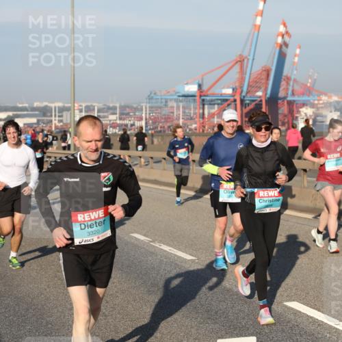 03.10.2025 - Köhlbrandbrückenlauf Yannick Fuchs http://msf.ph/oto/9150678 03.10.2025 08:42:59 Position 2 3320 meine-sportfotos.de