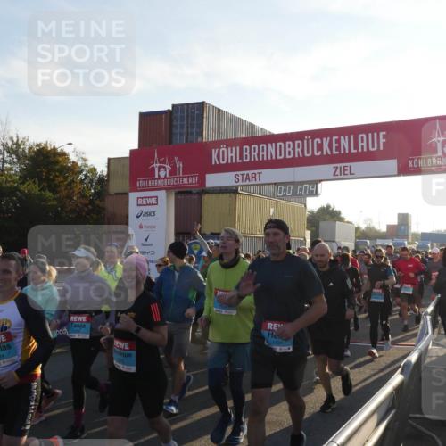 03.10.2025 - Köhlbrandbrückenlauf Matties Gatica Varas http://msf.ph/oto/9163313 03.10.2025 09:01:06 Ziel  meine-sportfotos.de