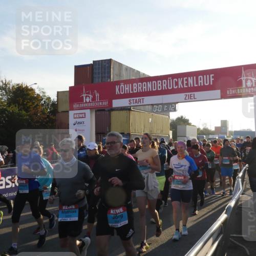 03.10.2025 - Köhlbrandbrückenlauf Matties Gatica Varas http://msf.ph/oto/9163322 03.10.2025 09:01:14 Ziel  meine-sportfotos.de