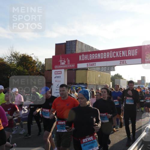 03.10.2025 - Köhlbrandbrückenlauf Matties Gatica Varas http://msf.ph/oto/9163335 03.10.2025 09:01:18 Ziel  meine-sportfotos.de
