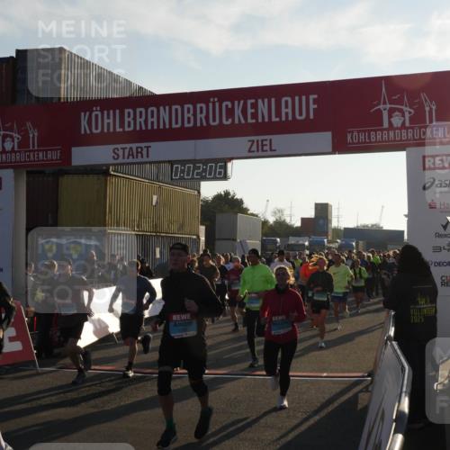 03.10.2025 - Köhlbrandbrückenlauf Matties Gatica Varas http://msf.ph/oto/9163373 03.10.2025 09:02:08 Ziel  meine-sportfotos.de