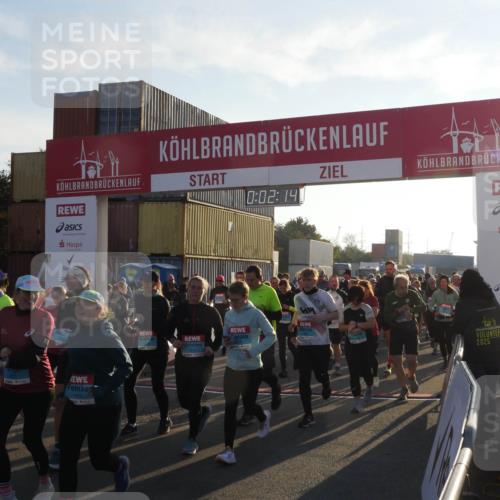 03.10.2025 - Köhlbrandbrückenlauf Matties Gatica Varas http://msf.ph/oto/9163386 03.10.2025 09:02:15 Ziel  meine-sportfotos.de