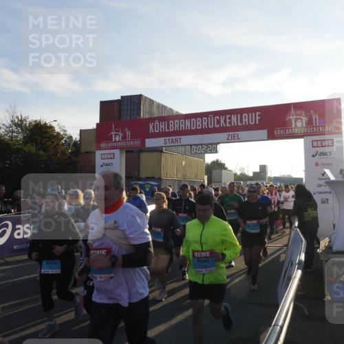03.10.2025 - Köhlbrandbrückenlauf Matties Gatica Varas http://msf.ph/oto/9163399 03.10.2025 09:02:21 Ziel  meine-sportfotos.de