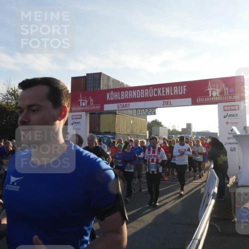 03.10.2025 - Köhlbrandbrückenlauf Matties Gatica Varas http://msf.ph/oto/9163408 03.10.2025 09:02:24 Ziel  meine-sportfotos.de