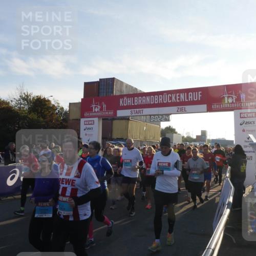 03.10.2025 - Köhlbrandbrückenlauf Matties Gatica Varas http://msf.ph/oto/9163412 03.10.2025 09:02:25 Ziel  meine-sportfotos.de