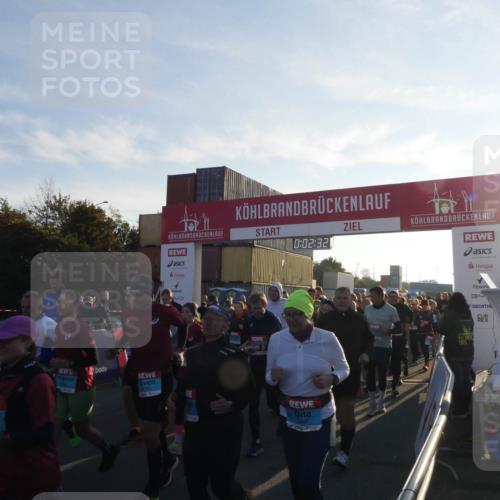03.10.2025 - Köhlbrandbrückenlauf Matties Gatica Varas http://msf.ph/oto/9163436 03.10.2025 09:02:34 Ziel  meine-sportfotos.de