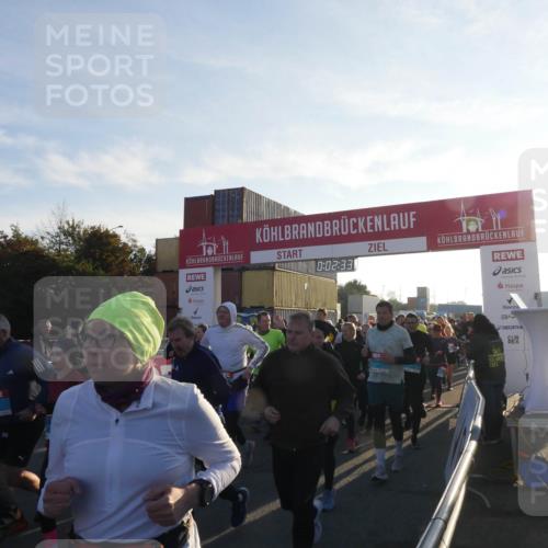03.10.2025 - Köhlbrandbrückenlauf Matties Gatica Varas http://msf.ph/oto/9163438 03.10.2025 09:02:35 Ziel  meine-sportfotos.de