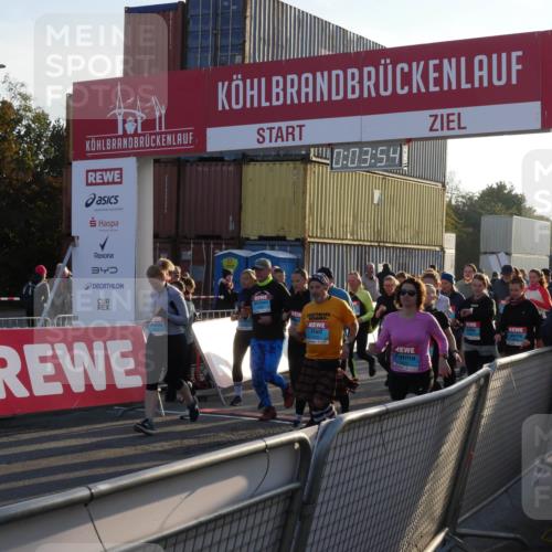03.10.2025 - Köhlbrandbrückenlauf Matties Gatica Varas http://msf.ph/oto/9163522 03.10.2025 09:03:56 Ziel  meine-sportfotos.de
