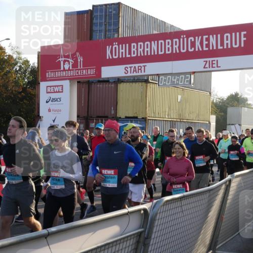 03.10.2025 - Köhlbrandbrückenlauf Matties Gatica Varas http://msf.ph/oto/9163543 03.10.2025 09:04:04 Ziel  meine-sportfotos.de