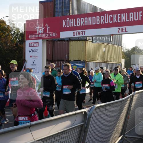 03.10.2025 - Köhlbrandbrückenlauf Matties Gatica Varas http://msf.ph/oto/9163548 03.10.2025 09:04:06 Ziel  meine-sportfotos.de