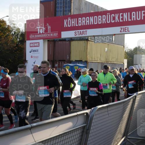 03.10.2025 - Köhlbrandbrückenlauf Matties Gatica Varas http://msf.ph/oto/9163550 03.10.2025 09:04:06 Ziel  meine-sportfotos.de