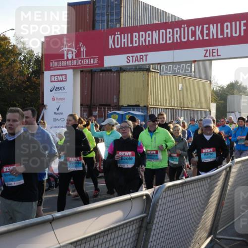 03.10.2025 - Köhlbrandbrückenlauf Matties Gatica Varas http://msf.ph/oto/9163552 03.10.2025 09:04:07 Ziel  meine-sportfotos.de
