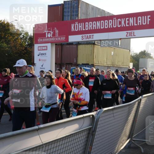 03.10.2025 - Köhlbrandbrückenlauf Matties Gatica Varas http://msf.ph/oto/9163586 03.10.2025 09:04:16 Ziel  meine-sportfotos.de