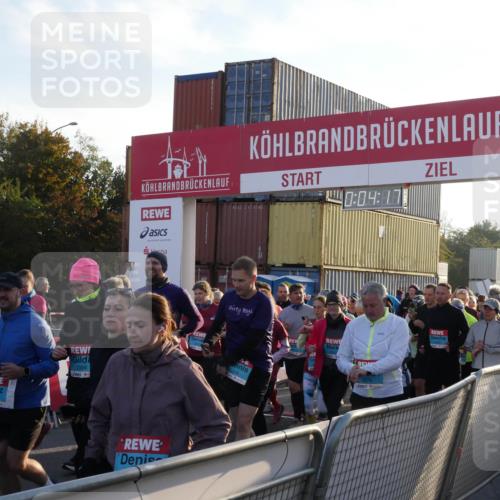 03.10.2025 - Köhlbrandbrückenlauf Matties Gatica Varas http://msf.ph/oto/9163599 03.10.2025 09:04:19 Ziel  meine-sportfotos.de