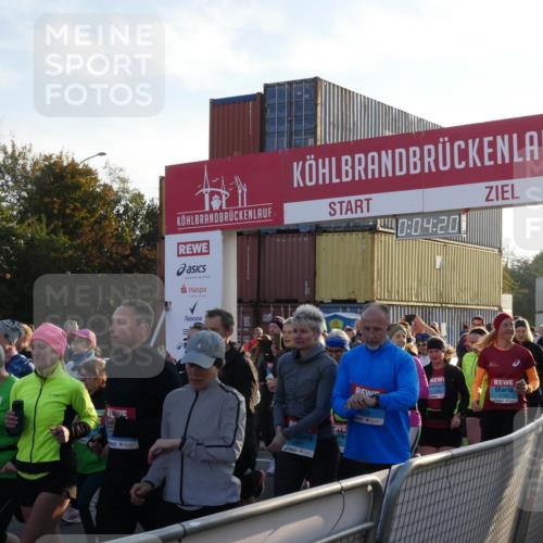 03.10.2025 - Köhlbrandbrückenlauf Matties Gatica Varas http://msf.ph/oto/9163610 03.10.2025 09:04:22 Ziel  meine-sportfotos.de