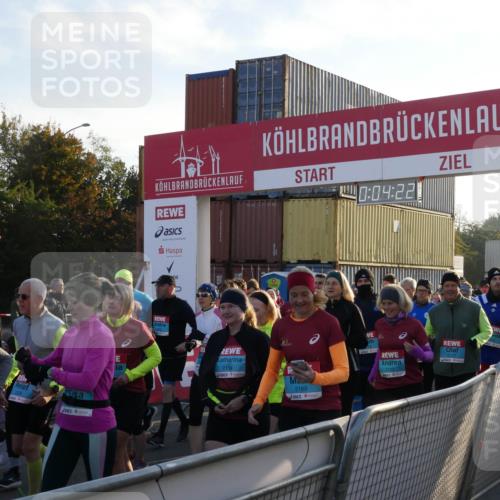 03.10.2025 - Köhlbrandbrückenlauf Matties Gatica Varas http://msf.ph/oto/9163618 03.10.2025 09:04:24 Ziel  meine-sportfotos.de