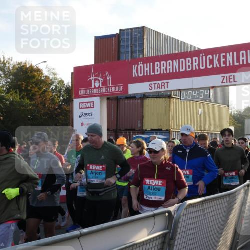 03.10.2025 - Köhlbrandbrückenlauf Matties Gatica Varas http://msf.ph/oto/9163661 03.10.2025 09:04:36 Ziel  meine-sportfotos.de