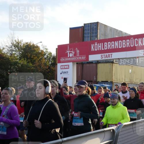03.10.2025 - Köhlbrandbrückenlauf Matties Gatica Varas http://msf.ph/oto/9163673 03.10.2025 09:04:39 Ziel  meine-sportfotos.de