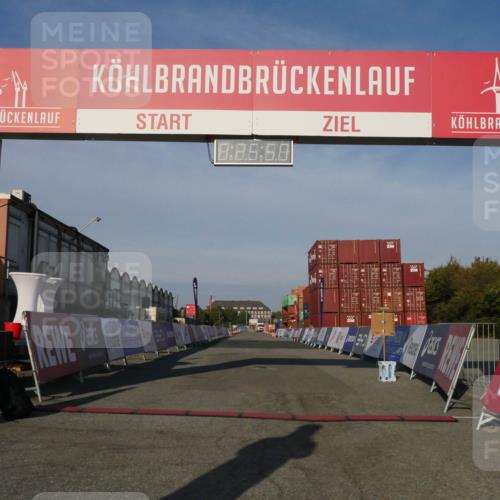 03.10.2025 - Köhlbrandbrückenlauf Matties Gatica Varas http://msf.ph/oto/9163675 03.10.2025 09:25:52 Ziel  meine-sportfotos.de