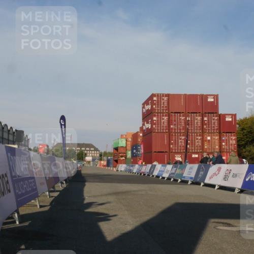 03.10.2025 - Köhlbrandbrückenlauf Matties Gatica Varas http://msf.ph/oto/9163679 03.10.2025 09:31:17 Ziel  meine-sportfotos.de