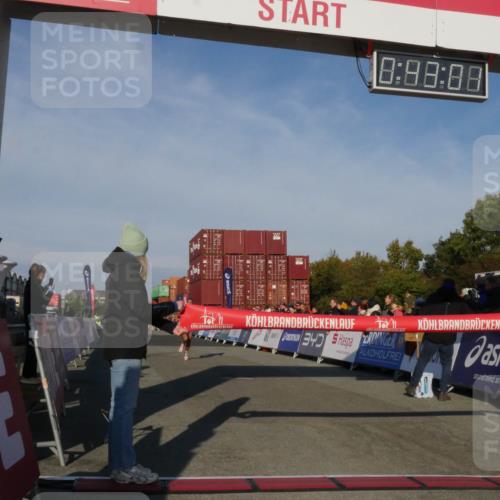 03.10.2025 - Köhlbrandbrückenlauf Matties Gatica Varas http://msf.ph/oto/9163680 03.10.2025 09:43:03 Ziel 3769 meine-sportfotos.de