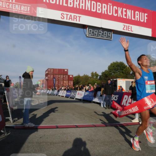 03.10.2025 - Köhlbrandbrückenlauf Matties Gatica Varas http://msf.ph/oto/9163685 03.10.2025 09:43:06 Ziel  meine-sportfotos.de
