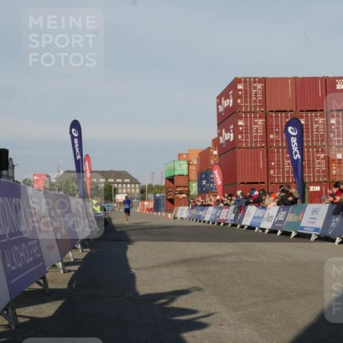 03.10.2025 - Köhlbrandbrückenlauf Matties Gatica Varas http://msf.ph/oto/9163687 03.10.2025 09:43:54 Ziel 3247 meine-sportfotos.de